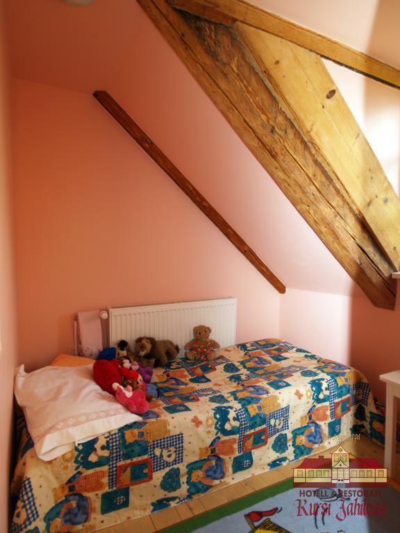 Hôtel Kursi Hunting Manor à Puurmani Chambre photo