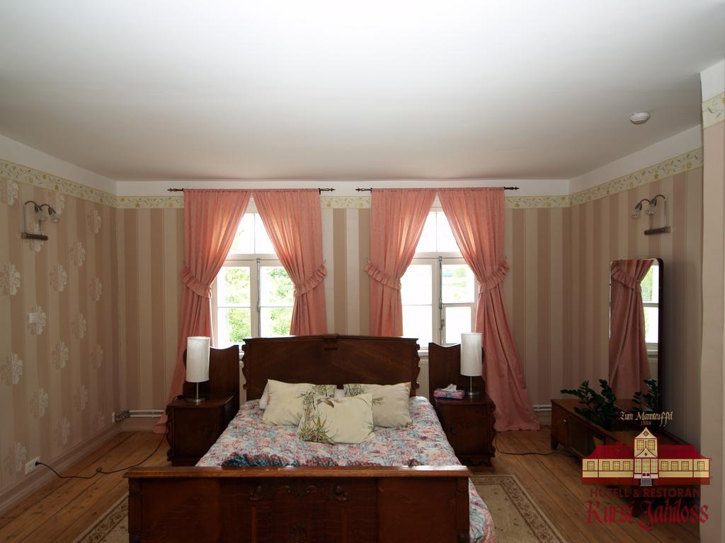 Hôtel Kursi Hunting Manor à Puurmani Chambre photo