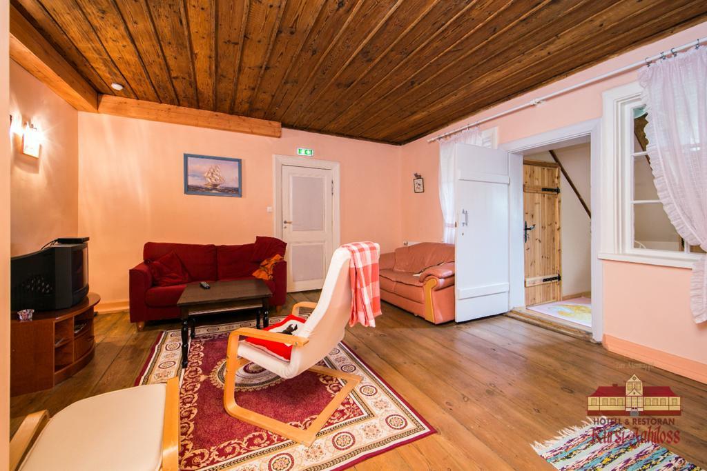 Hôtel Kursi Hunting Manor à Puurmani Chambre photo