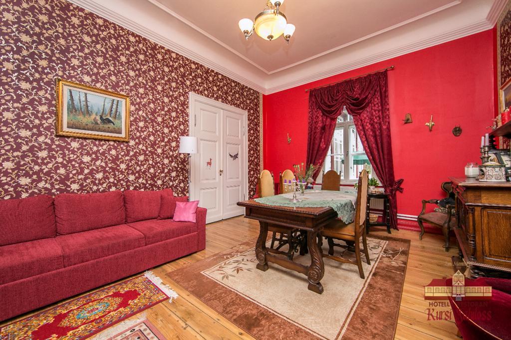 Hôtel Kursi Hunting Manor à Puurmani Chambre photo